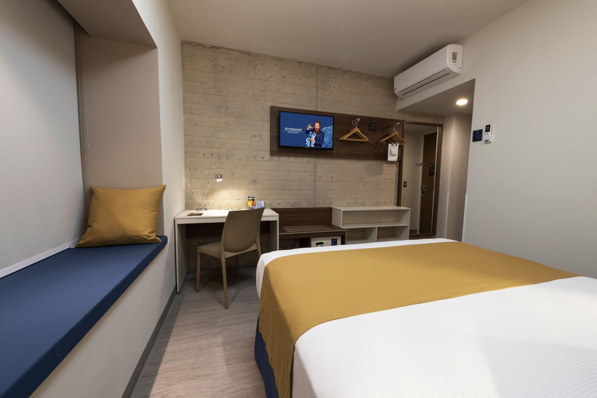 Microtel Inn & Suites By Wyndham Ирапуато Экстерьер фото