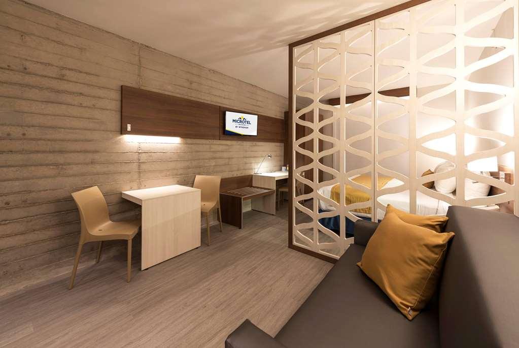 Microtel Inn & Suites By Wyndham Ирапуато Номер фото