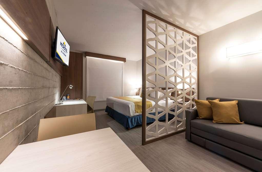 Microtel Inn & Suites By Wyndham Ирапуато Номер фото