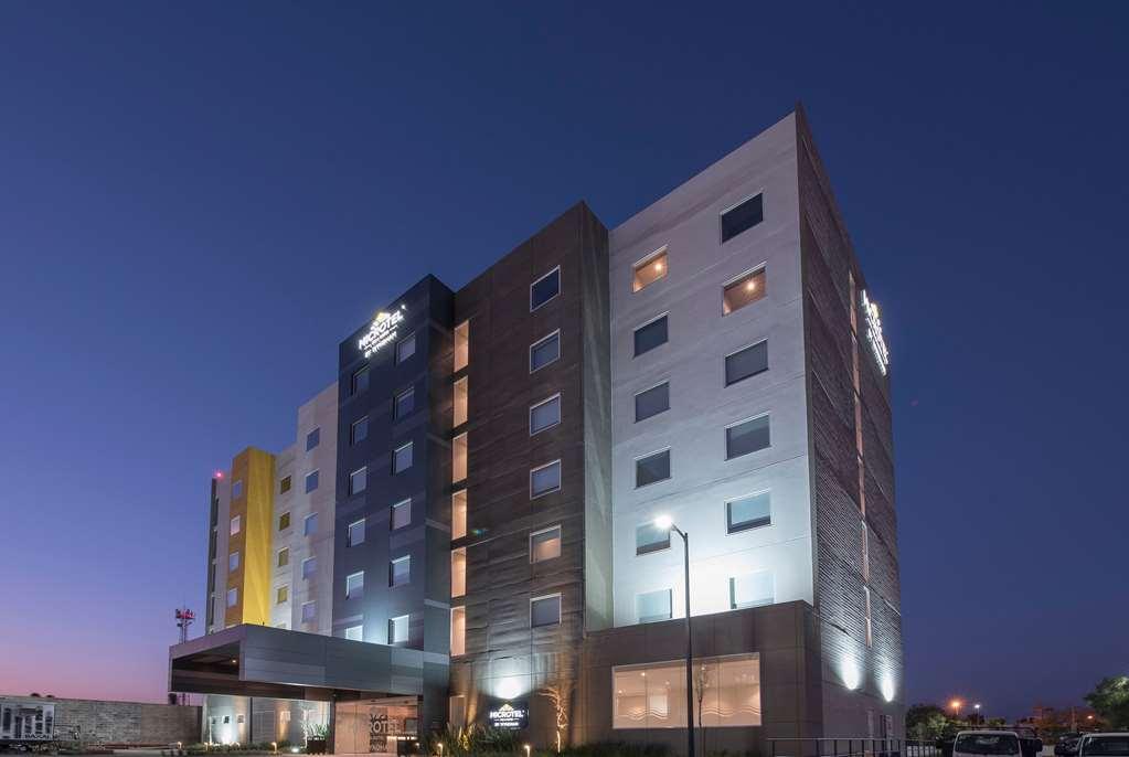 Microtel Inn & Suites By Wyndham Ирапуато Экстерьер фото