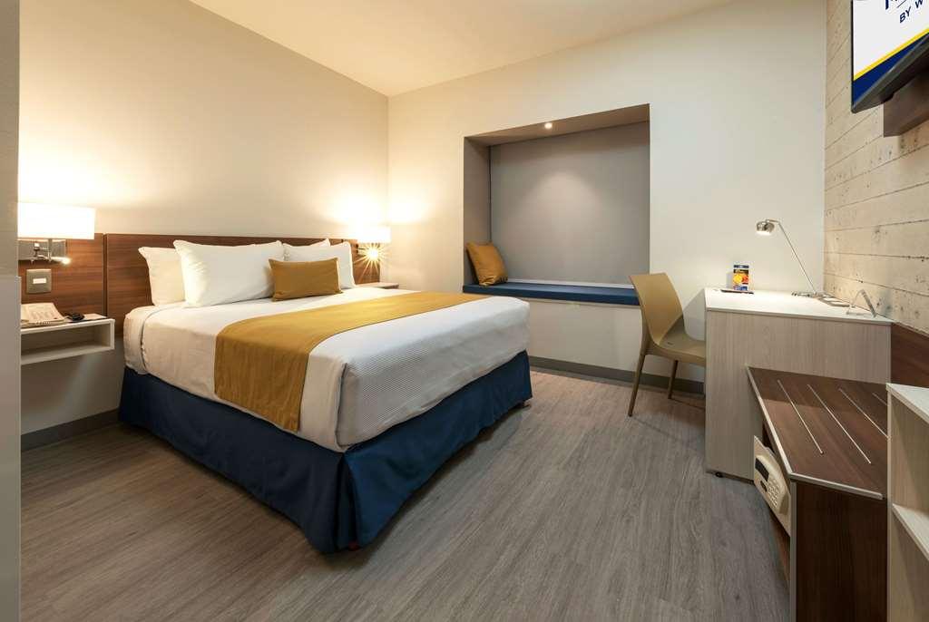 Microtel Inn & Suites By Wyndham Ирапуато Номер фото
