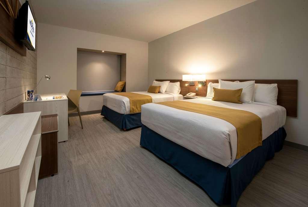 Microtel Inn & Suites By Wyndham Ирапуато Номер фото