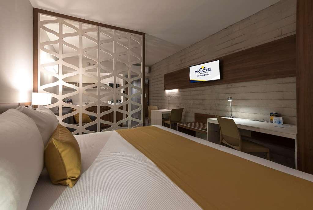 Microtel Inn & Suites By Wyndham Ирапуато Номер фото