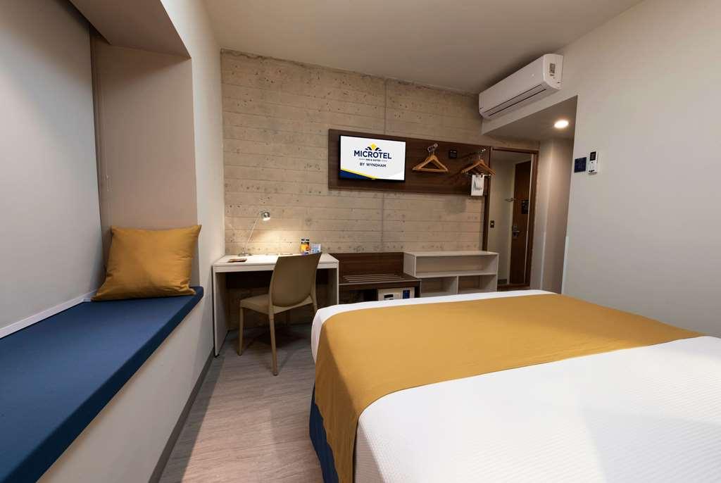 Microtel Inn & Suites By Wyndham Ирапуато Номер фото