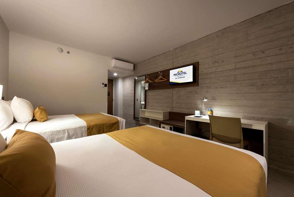 Microtel Inn & Suites By Wyndham Ирапуато Номер фото