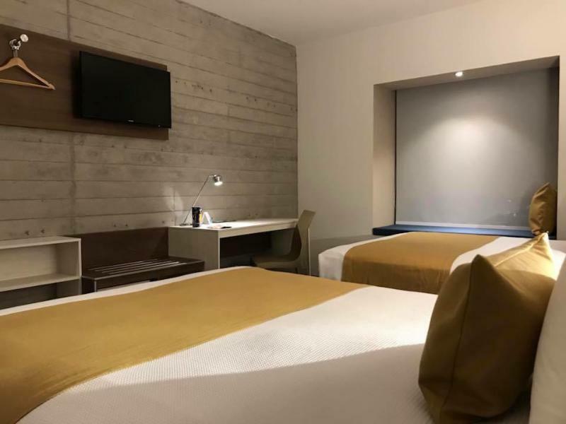 Microtel Inn & Suites By Wyndham Ирапуато Экстерьер фото