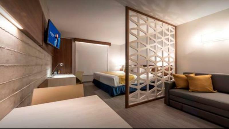 Microtel Inn & Suites By Wyndham Ирапуато Экстерьер фото