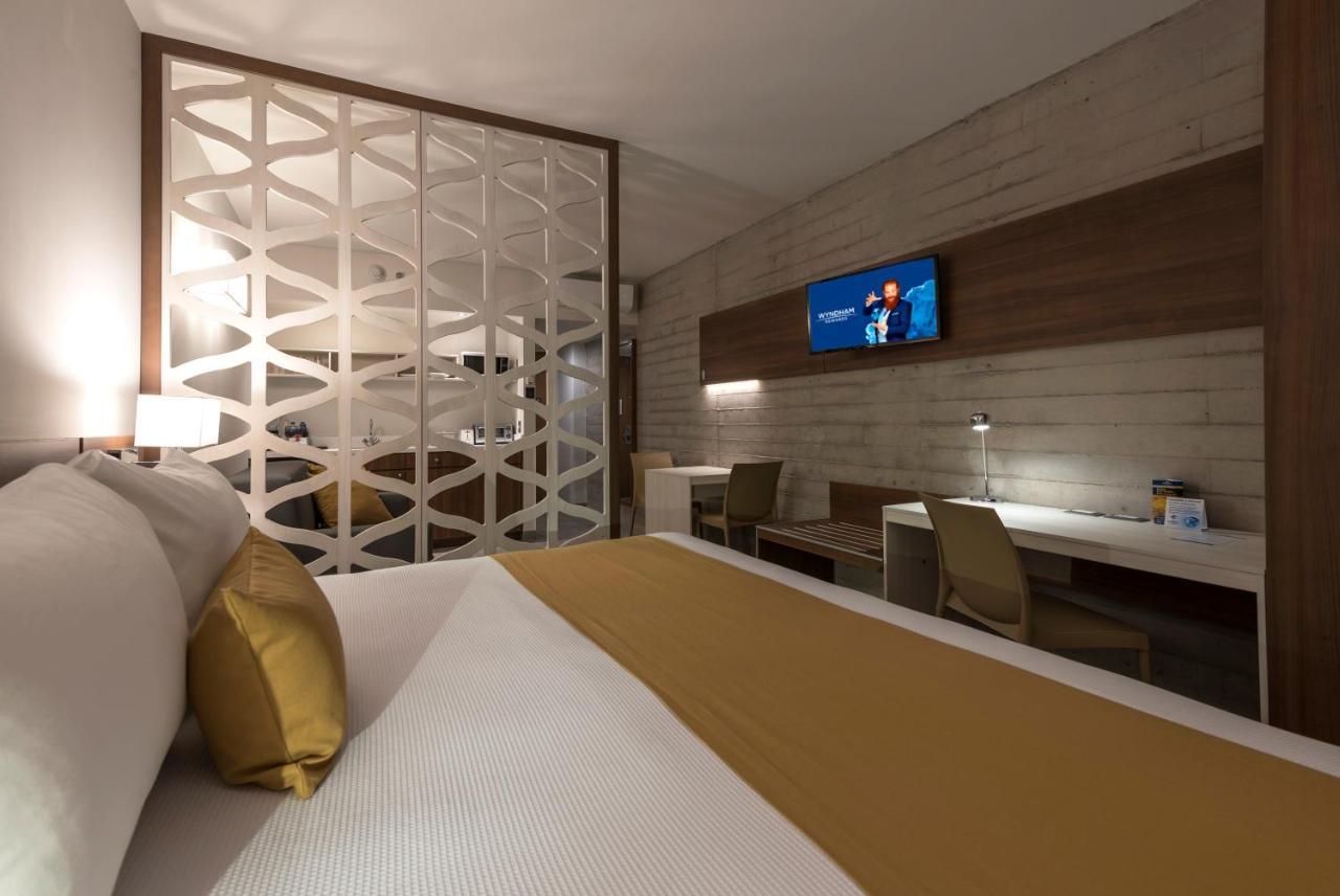 Microtel Inn & Suites By Wyndham Ирапуато Экстерьер фото